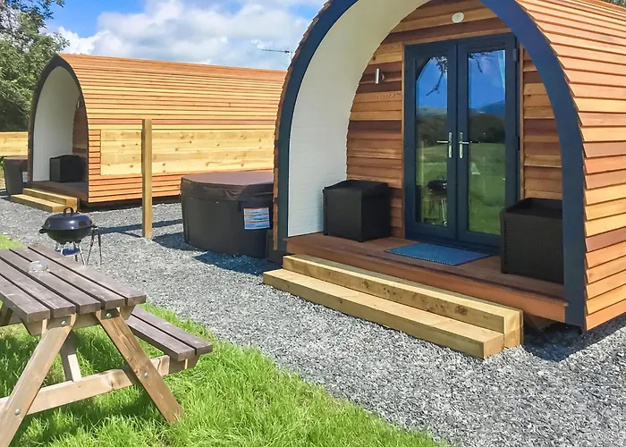 Bron Eifion Lodges